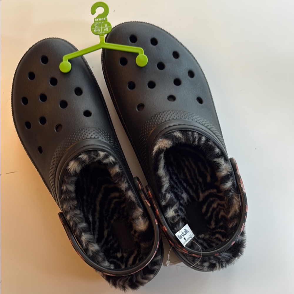 CROCS Men's 13 Black Fuzzy Lined Clogs